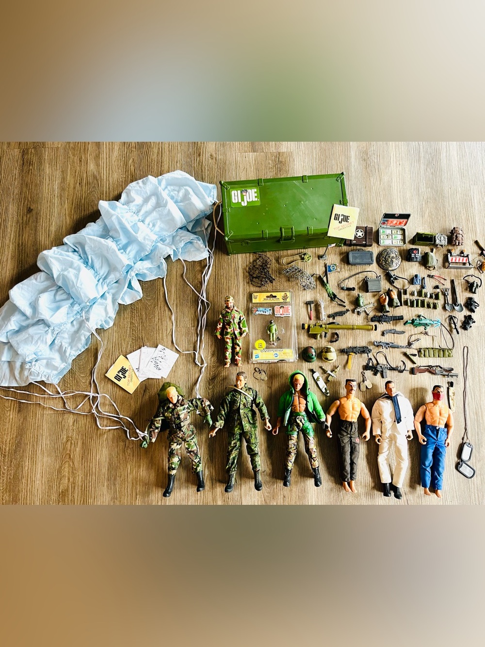 G.I. Joe Action Figure Lot with Green Storage Crate and Accessories